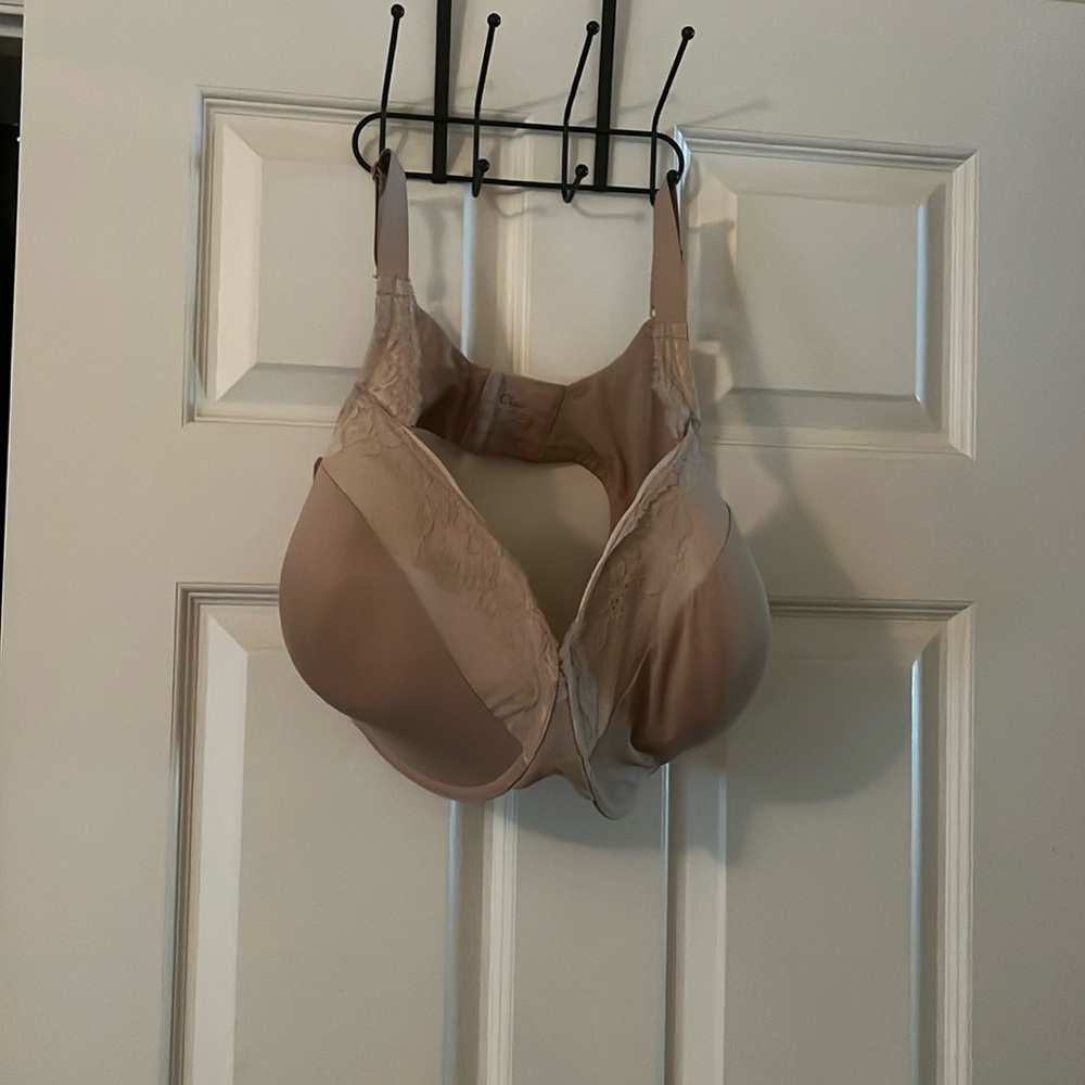 Olga Cloud underwire, super soft, light lift size 44D Brand new w tags. Tan
